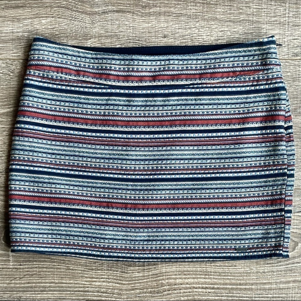 HOLLISTER size 0 tribal stripped mini skirt